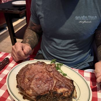 Manny's Steakhouse - 32oz prime rib - Steakhouses Near Me - Minneapolis, Minnesota Manny's Steakhouse - 32oz prime rib - Steakhouses Near Me - Minneapolis, Minnesota