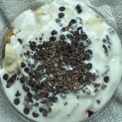 Palm Berries - Custom Bowl / Pure Base, Bananas, Chocolate Chips, Cacao Nibs, White Chocolate, Peanut Butter