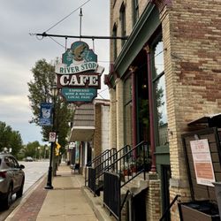 River Stop Cafe - Outside