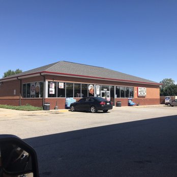 Speedway - a car parked in front of a building - Gas Stations Near Me - Plainfield, Indiana