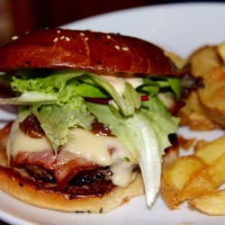Pomeroy's Old Brewery Inn - Burger