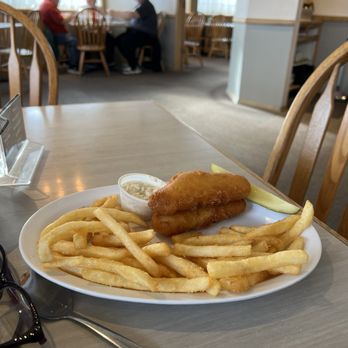 Fanny's Restaurant - The fish plate. The fries were good but was disappointed in the taste of the fish. Mine did not taste like Real fish but more fake. - American Near Me - Marysville, Washington