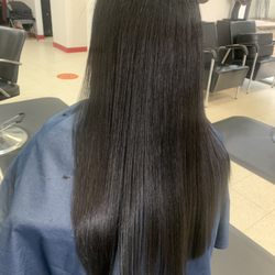 Estrellas Beauty - Keratin treatment eliminates fluffiness in the hair, leaving it smoother, softer, more manageable and very hydrated.