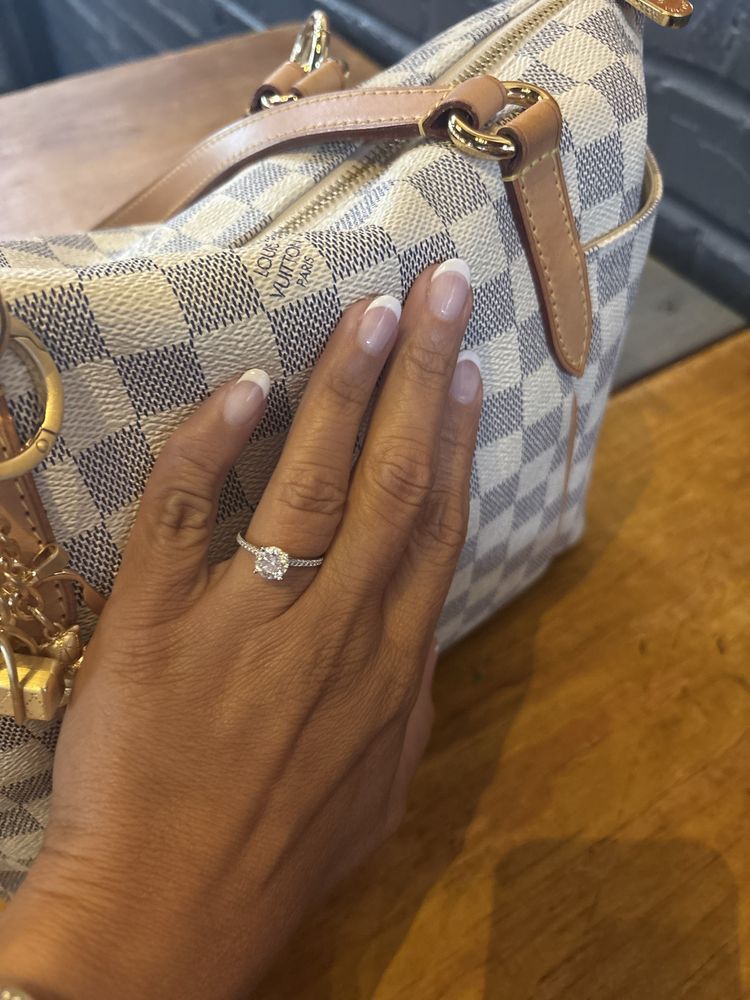 Desiree's Spa & Massage Logo