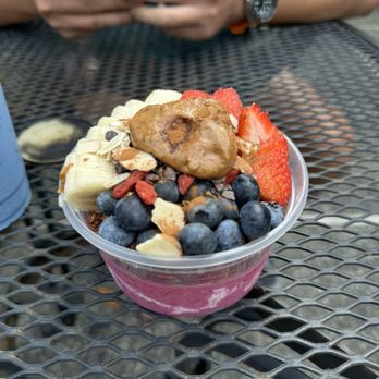 Medio Cafe - Pitaya smoothie bowl - Cafes Near Me - Friday Harbor, Washington Medio Cafe - Pitaya smoothie bowl - Cafes Near Me - Friday Harbor, Washington
