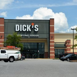 DICK'S Sporting Goods - Busy in the middle of the Pandemic