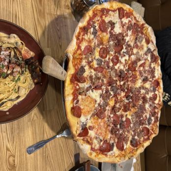 Tunxis Grill & Pizzeria - Pizzzzzzza - New American Near Me - Windsor, Connecticut