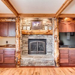 Mountain Air Resort - Grrrrreat Room.