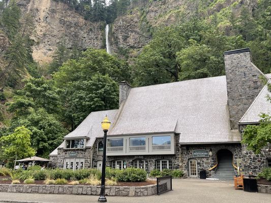 Multnomah Falls Lodge by null