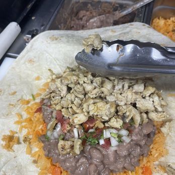 Tacos El Patron - Burrito regular de pollo arroz frijoles pico de gallo - Tacos Near Me - Salinas, California Tacos El Patron - Burrito regular de pollo arroz frijoles pico de gallo - Tacos Near Me - Salinas, California