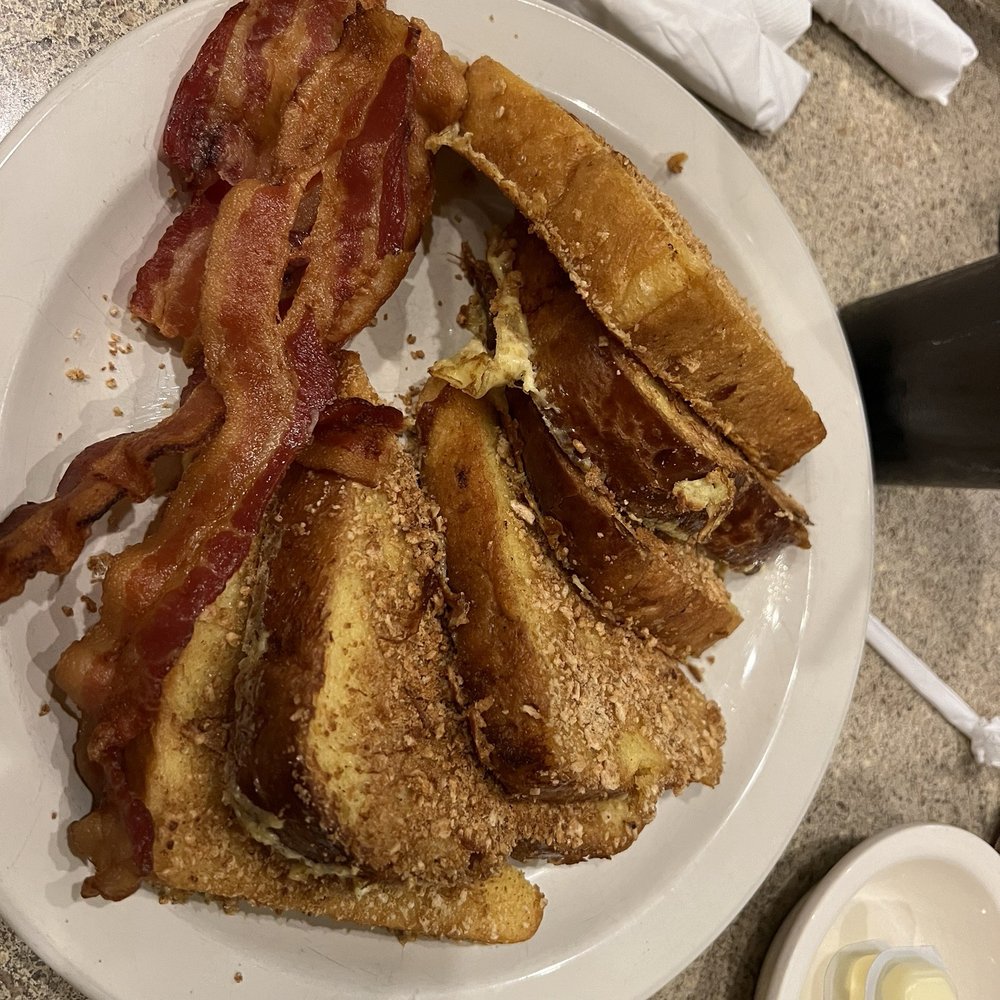Mount Airy Inn - Legendary French Toast with crispy bacon - New American Near Me - Mount Airy, Maryland