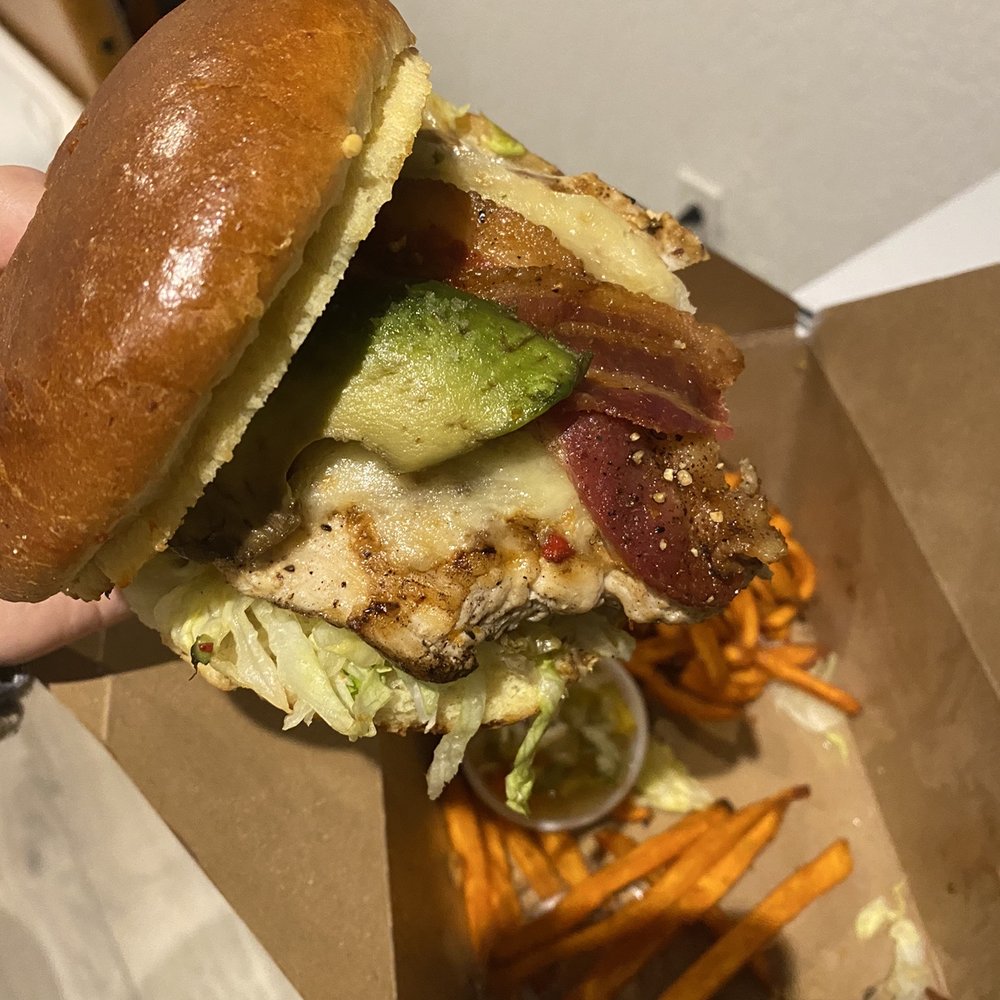 Burger (chicken bacon and avocado) Burger (chicken bacon and avocado)