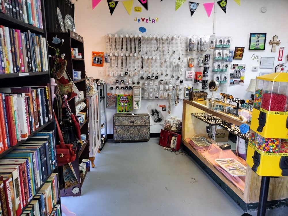 L&L TREASURES THRIFT STORE CLOSED Updated August 2024 16 Photos 3027 Lackland Rd, Fort