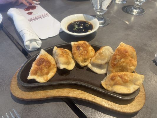 Ching's Table by null