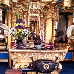 Buddhist Temple of Alameda - Beautiful altar.