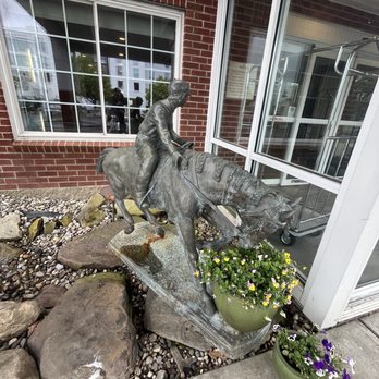 Fairfield by Marriott Inn & Suites Saratoga Malta - Fountain outside the door - Hotels Near Me - Malta, New York