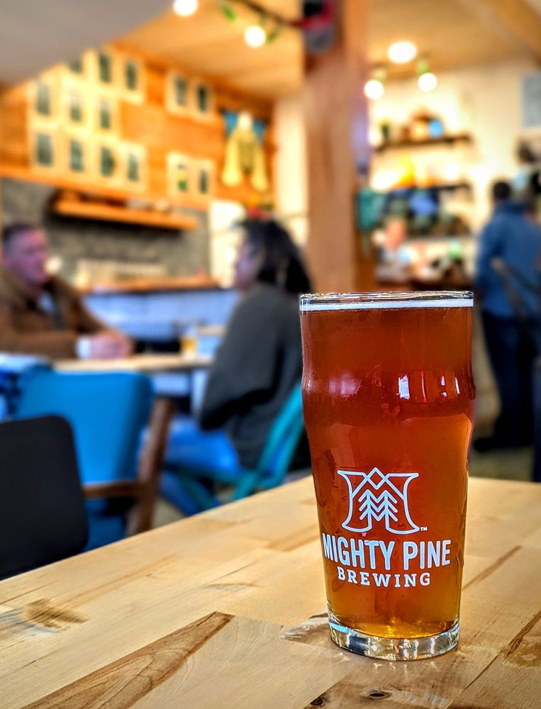 Mighty Pine Brewing Logo