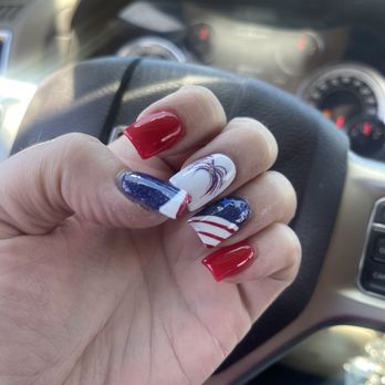 Deluxe Nails & Spa - Nail Salons Near Me - Quartz Hill, California