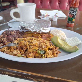 Pupuseria Salvadorena - Yelp asks, "what's in this photo?" It's food baby, real good food. - Salvadoran Near Me - Nashville, Tennessee Pupuseria Salvadorena - Yelp asks, "what's in this photo?" It's food baby, real good food. - Salvadoran Near Me - Nashville, Tennessee