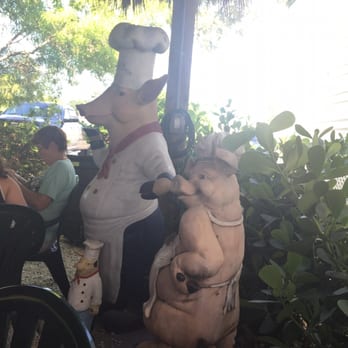 The Stuffed Pig - Great decor!! - Breakfast & Brunch Near Me - Marathon, Florida