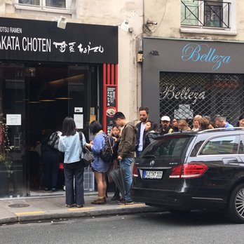 Hakata Choten - The line when I left at around 2 pm on a rainy Sunday afternoon - Ramen Near Me - Paris, 75 Hakata Choten - The line when I left at around 2 pm on a rainy Sunday afternoon - Ramen Near Me - Paris, 75