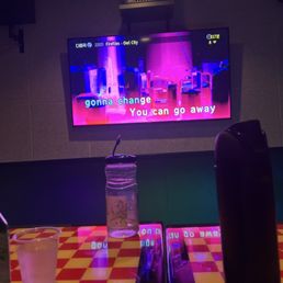 karaoke (it smells like poop and is very hot in here) karaoke (it smells like poop and is very hot in here)