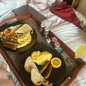 Hotel Valencia - Breakfast - Hotels Near Me - San Jose, California