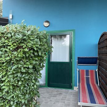 La Perla - Neighbor's patio courtyard - Hotels Near Me - Varallo Pombia, NO