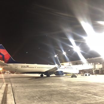 Delta Air Lines - Airlines Near Me - Phoenix, Arizona