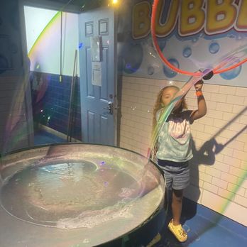 WonderWorks - Making large bubbles. Floor 2 - Amusement Parks Near Me - Orlando, Florida