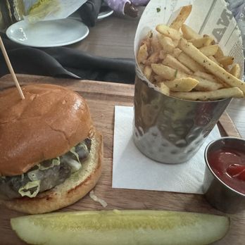 Giana Restaurant - Pizza Near Me - Easton, Massachusetts