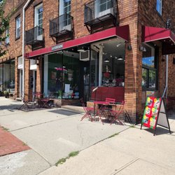 La Fontaine Cafe - Outside