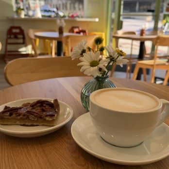 Calidum Cafe - Cafes Near Me - Burbank, California
