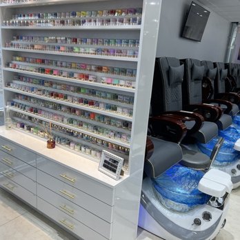 Fendii Nails & Spa - Dip selection, foot spas, and drink/bar area - Nail Salons Near Me - Spokane Valley, Washington