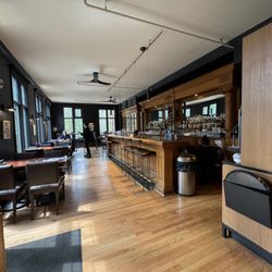 Emerald Lake Lodge - dining room