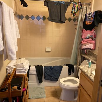 Sunstone Lodge - Bathroom - Resorts Near Me - Mammoth Lakes, California