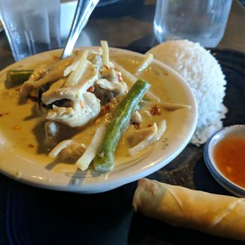 Yupha's Thai Kitchen - Green curry lunch special - Thai Near Me - Tempe, Arizona