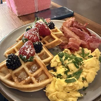 Jhoanes Bakery & Coffee - Waffle Sunrise - Bakeries Near Me - Astoria, New York