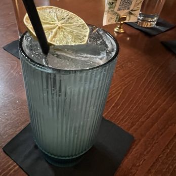 Roxanne’s - Green light - Cocktail Bars Near Me - Boston, Massachusetts