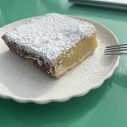Reno's On The Runway - Lemon bar dessert!