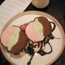Square Bistro - Ice Cream Bomba