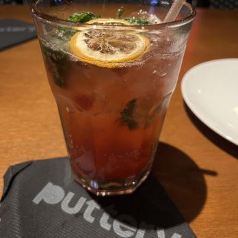 Puttery - Blackberry mint cooler - Mini Golf Near Me - Miami, Florida