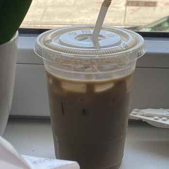 Ange Noir Cafe - Iced Salted Caramel Latte - Coffee & Tea Near Me - Brooklyn, New York