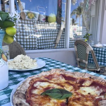 Limoncello - Margherita pizza & Chicken fettuccine alfredo - Italian Near Me - Miami Beach, Florida