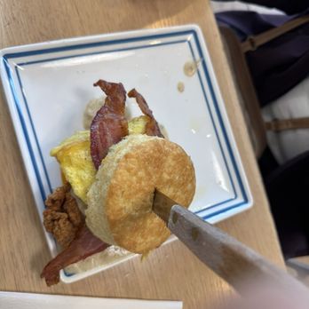 Biscuit Belly - Chesapeake - Breakfast & Brunch Near Me - Chesapeake, Virginia