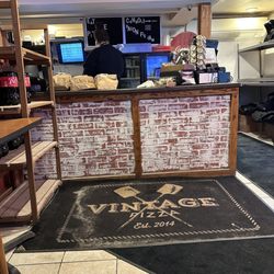 Vintage Pizza - Lobby