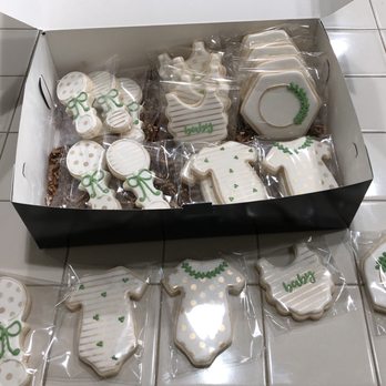 Justonebitecupcakes - Amazing iced cookies, almost too pretty to eat... almost (delicious!) - Custom Cakes Near Me Justonebitecupcakes - Amazing iced cookies, almost too pretty to eat... almost (delicious!) - Custom Cakes Near Me