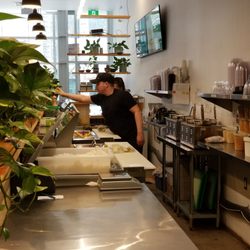 Bols et Poké - Preparation counter