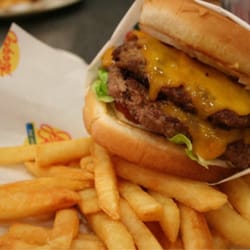 This burger was amazing I loved it so much the meat tastes good the best parts the malt and the chicken wings