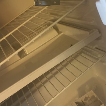 Rodeway Inn - Refrigerator (didn't even work) - Hotels Near Me - Laurel, Mississippi